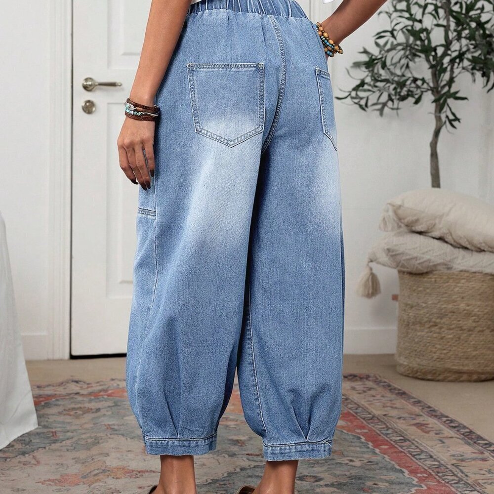 Light Wash Casual Women's Pocketed Relaxed Flared Jeans - Picture 4 of 7